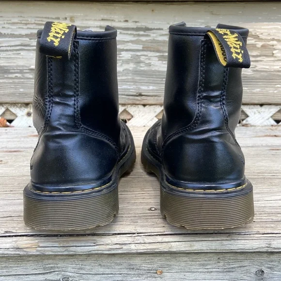 Dr. Martens AWLEY Black T Lamper Leather 8-Eye Lace-Up Boot  display picture 2